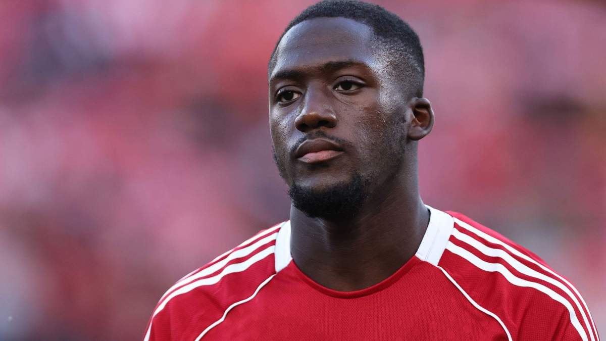 Ibrahima Konaté jugando un partido con el Liverpool.