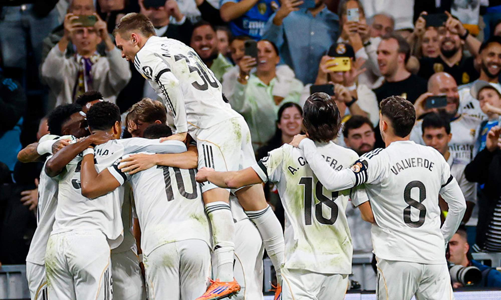Jugadores del Real Madrid celebrando un gol. 