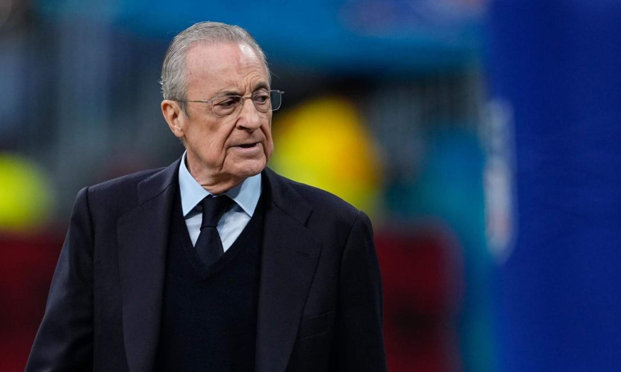 Florentino Pérez, presidente del Real Madrid, podría haber recibido una oferta de última hora por un importante futbolista.