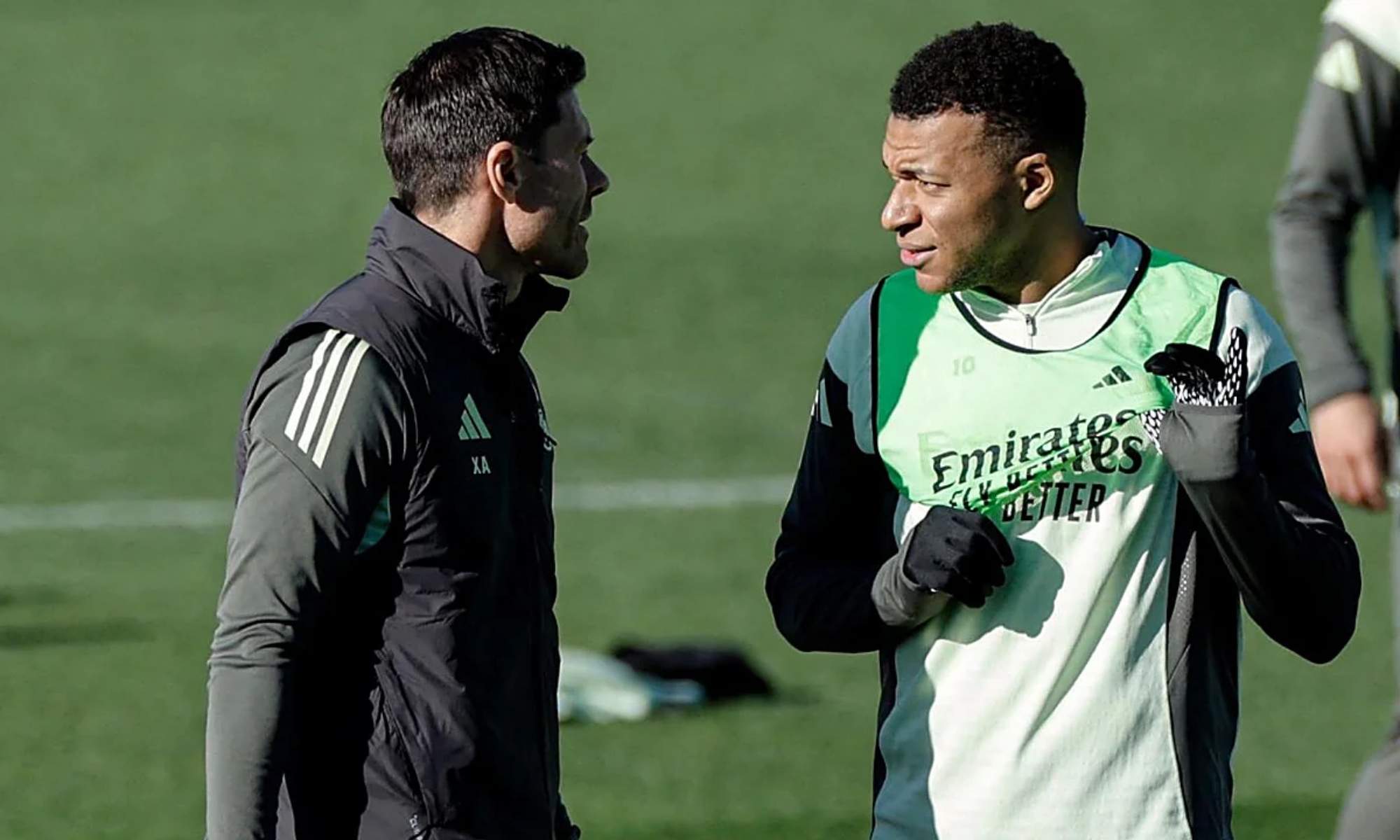 Xabi Alonso y Kylian Mbappé, en un entrenamiento reciente en Valdebebas.