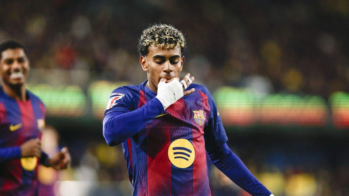 Lamine Yamal celebrando su gol contra el Barcelona. 