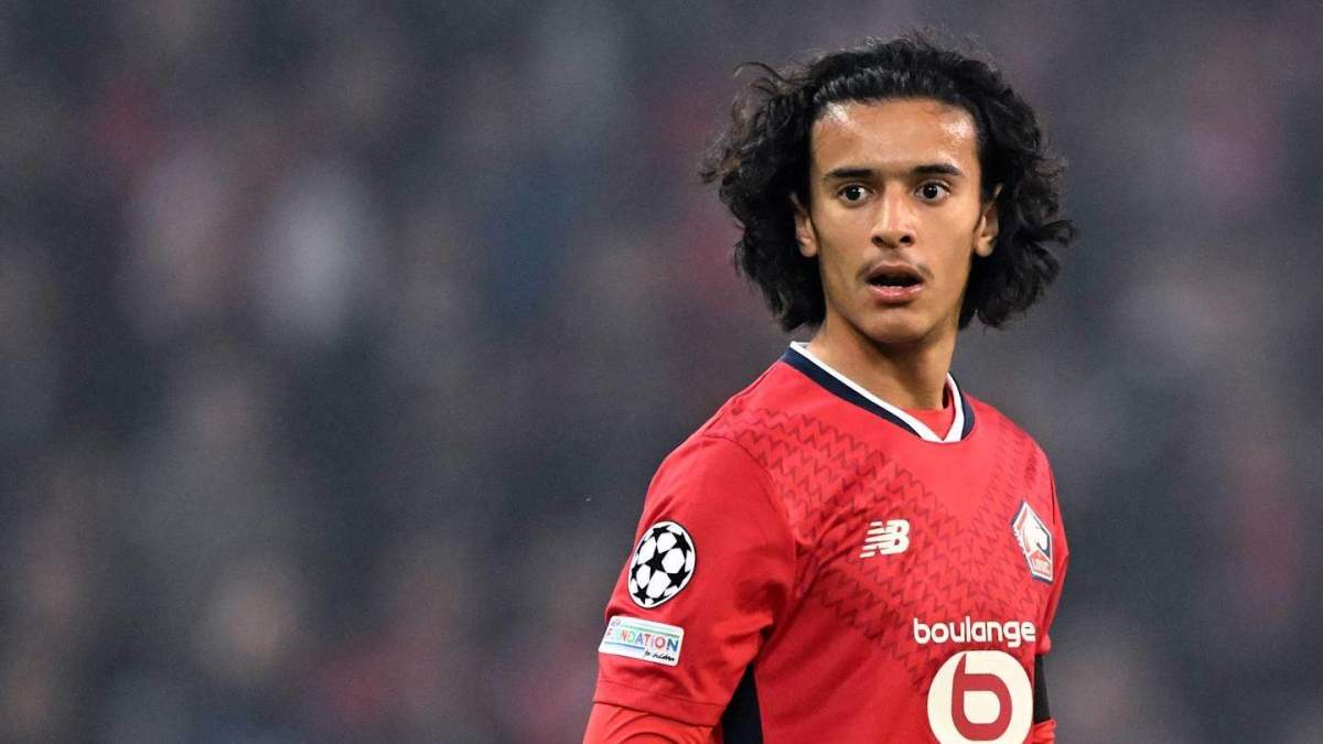 Ayyoub Bouaddi durante un partido con el Lille