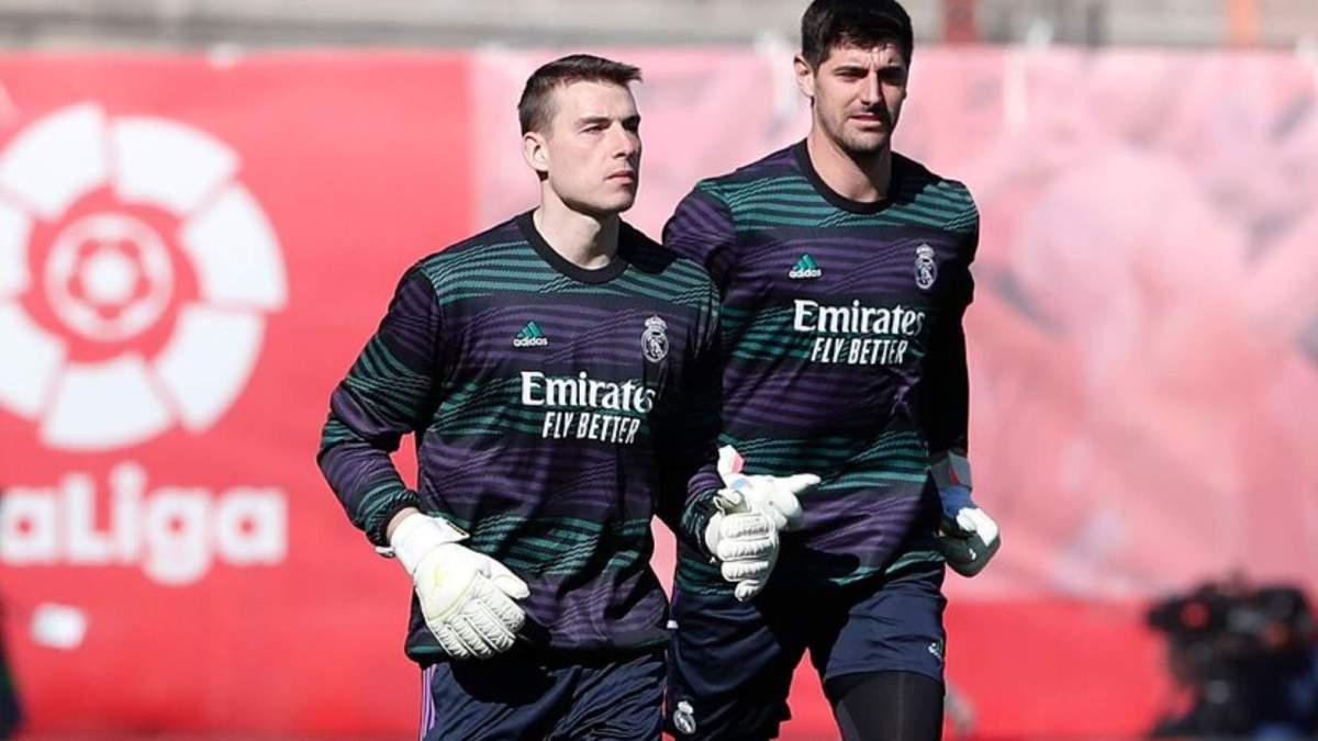 Andriy Lunin y Courtois ejercitándose antes de un partido