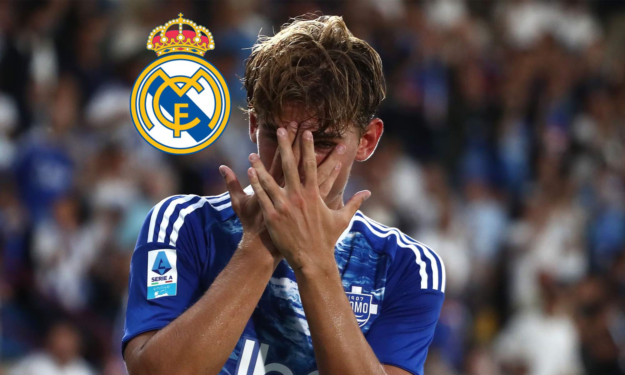 Nico Paz disputando un partido con el Como y el escudo del Real Madrid. Nico Paz disputando un partido con el Como y el escudo del Real Madrid.