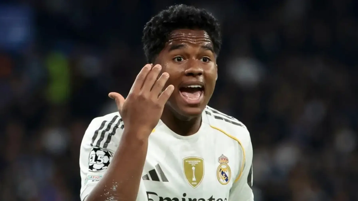 Endrick disputando un partido con el Real Madrid.