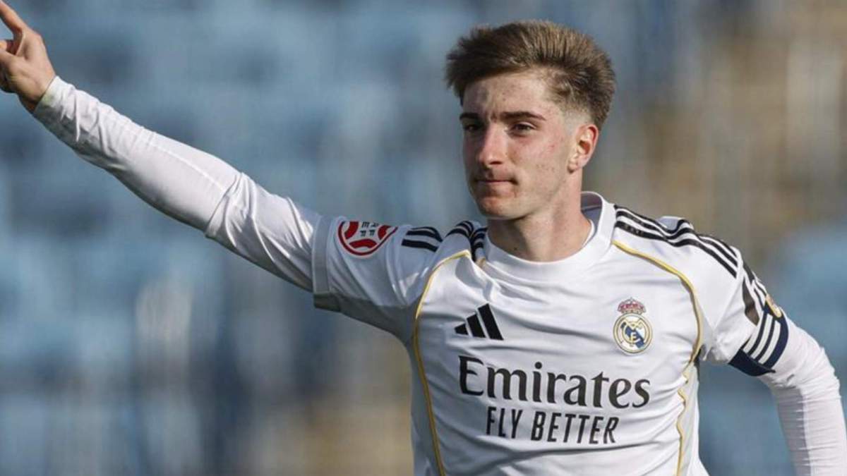 César Palacios celebrando un gol