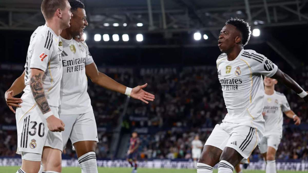 Jugadores del Real Madrid celebrando un gol ante el Levante