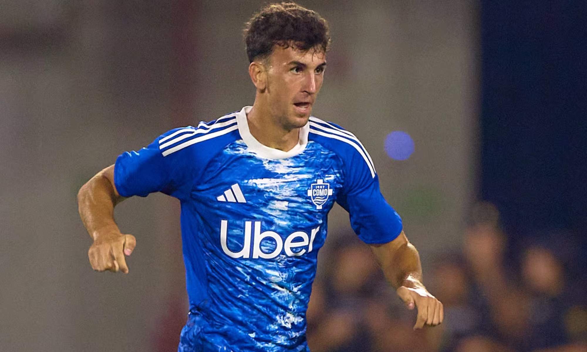 Jacobo Ramón puede vestir otra camiseta que no sea la del Como ni la del Real Madrid