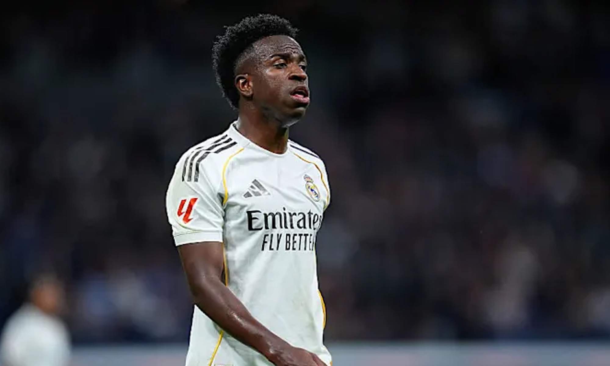 Vinícius Júnior disputando un partido con el Real Madrid.