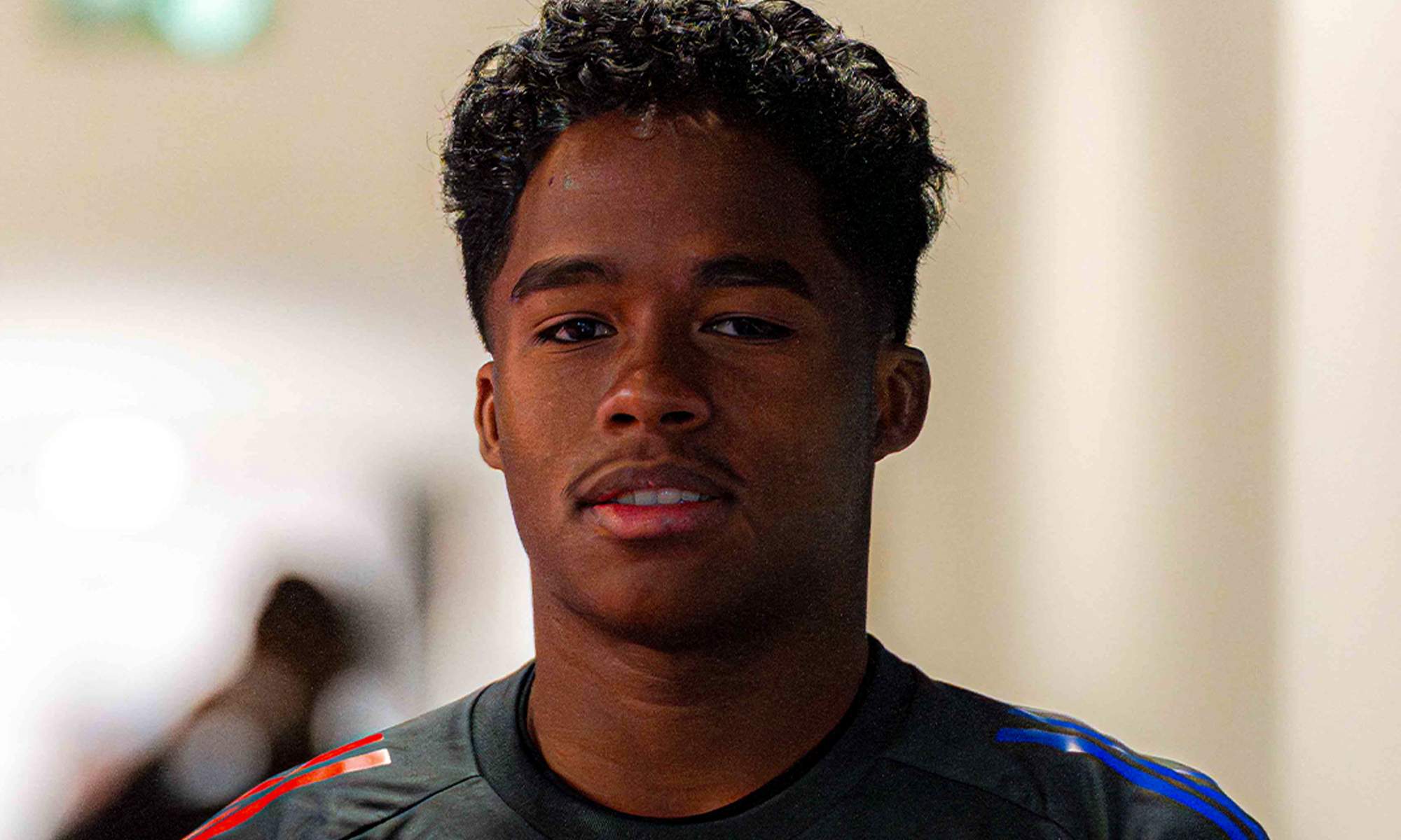 Endrick con una camiseta del Olympique de Lyon.