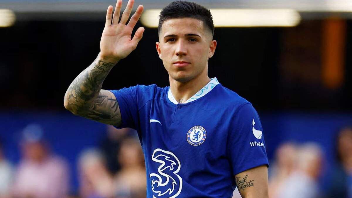 Enzo Fernández durante un partido con el Chelsea