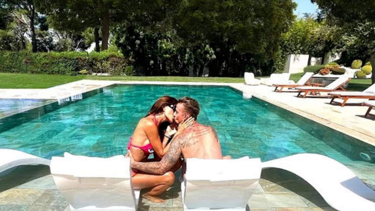 Guti con su pareja en su casa Guti con su pareja en su casa