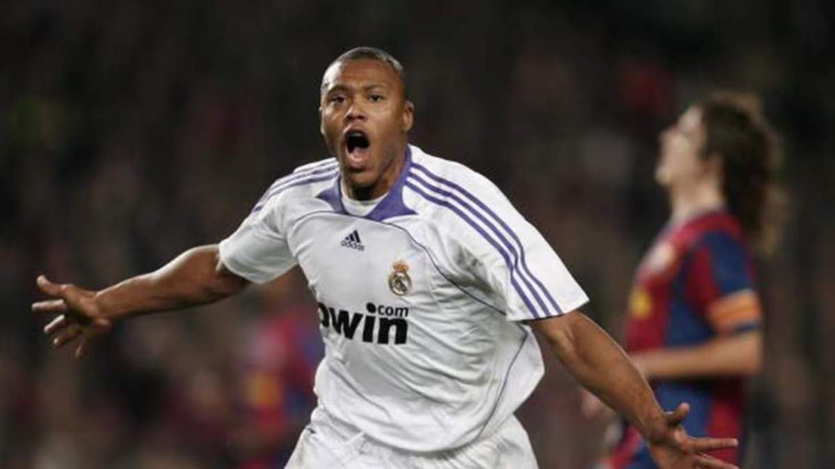 Júlio Baptista celebrando su gol contra el Barça Júlio Baptista celebrando su gol contra el Barça