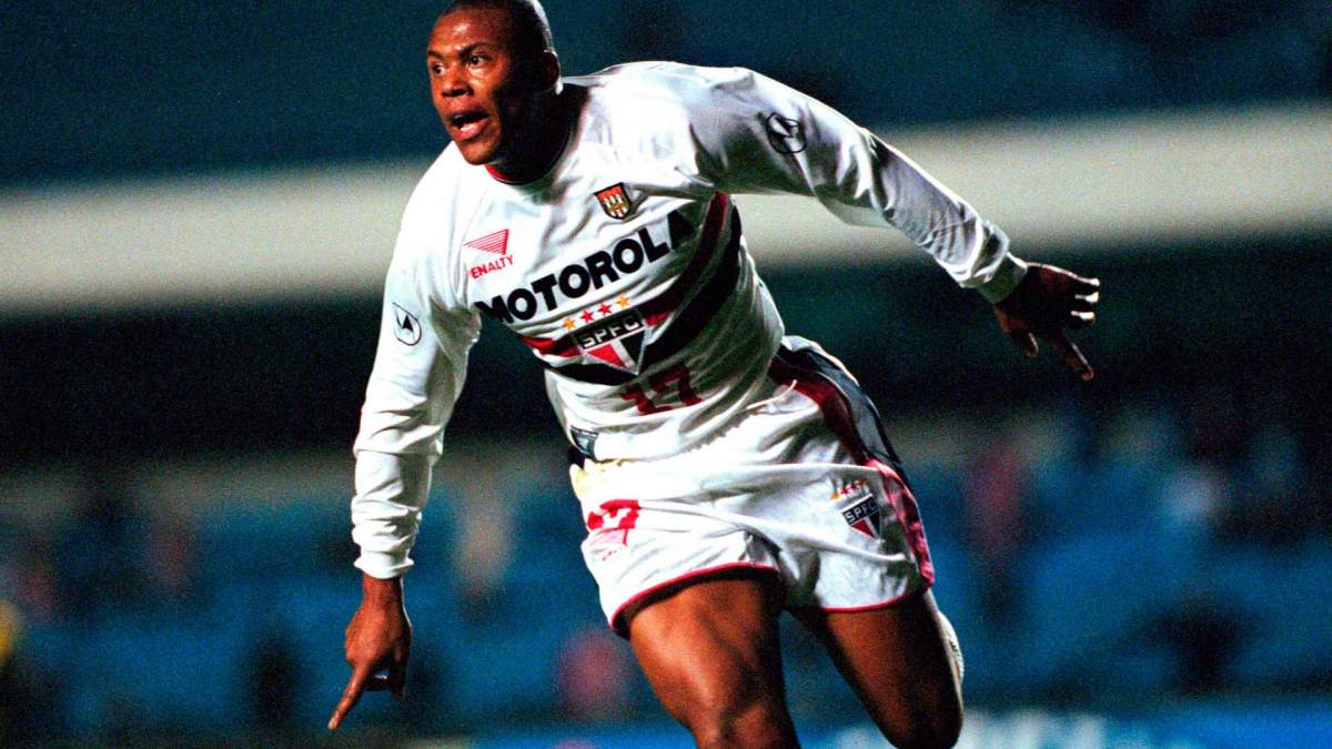 Júlio durante su etapa en el Sao Paoulo Júlio durante su etapa en el Sao Paoulo