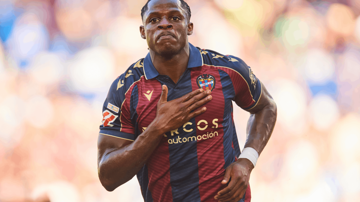 Etta Eyong con el Levante