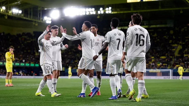 El equipo celebrando el segundo gol de Mbappé
