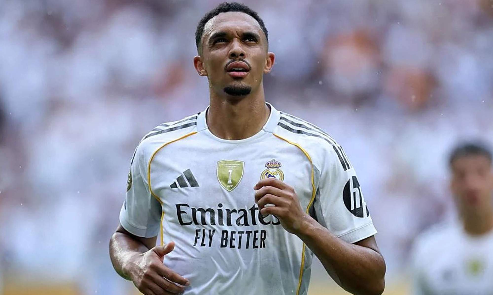 Trent Alexander-Arnold disputando un partido con el Real Madrid. 