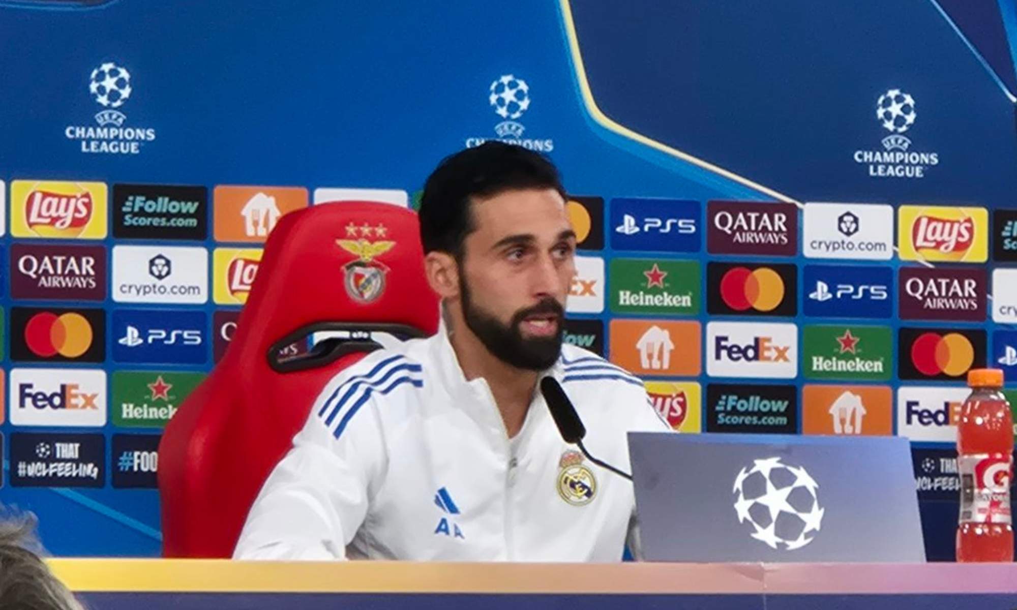 Arbeloa en rueda de prensa