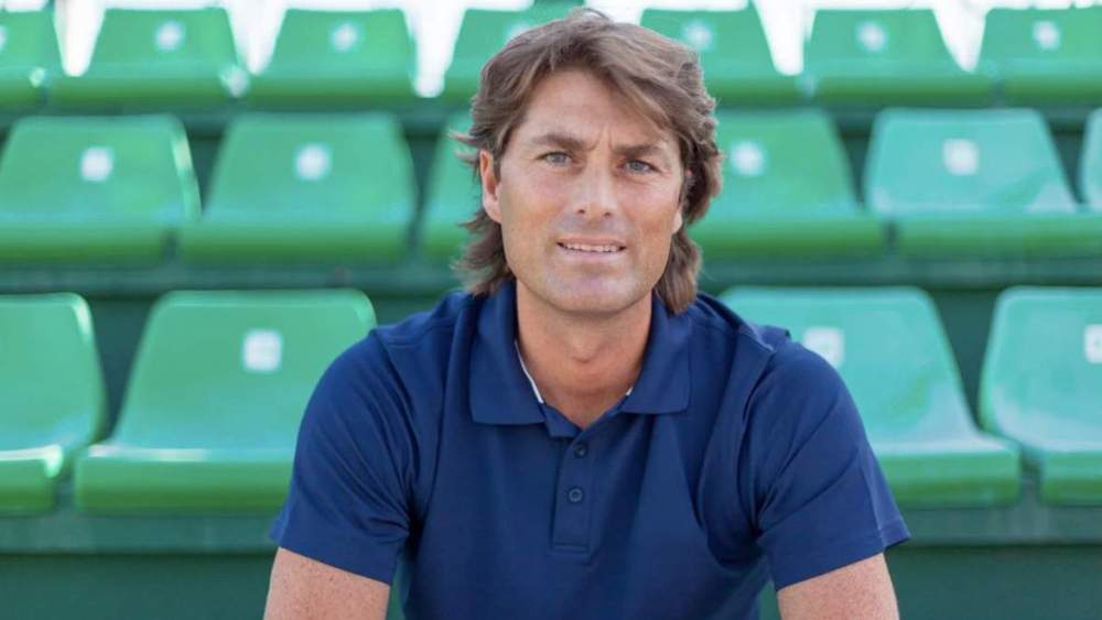 Julen Guerrero concediendo una entrevista. 