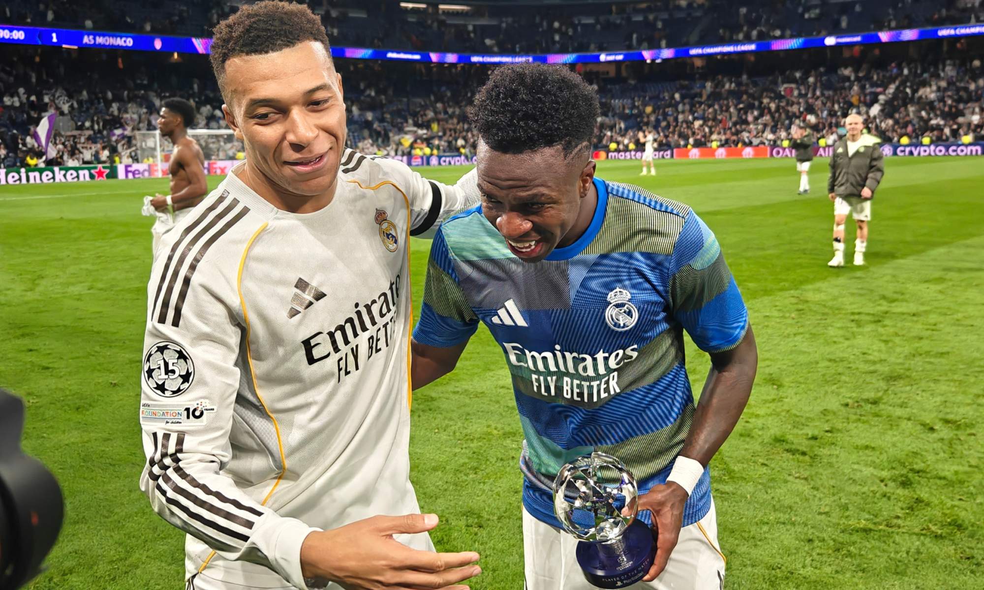 Kylian Mbappé y Vinícius Júnior en un partido de Champions League.