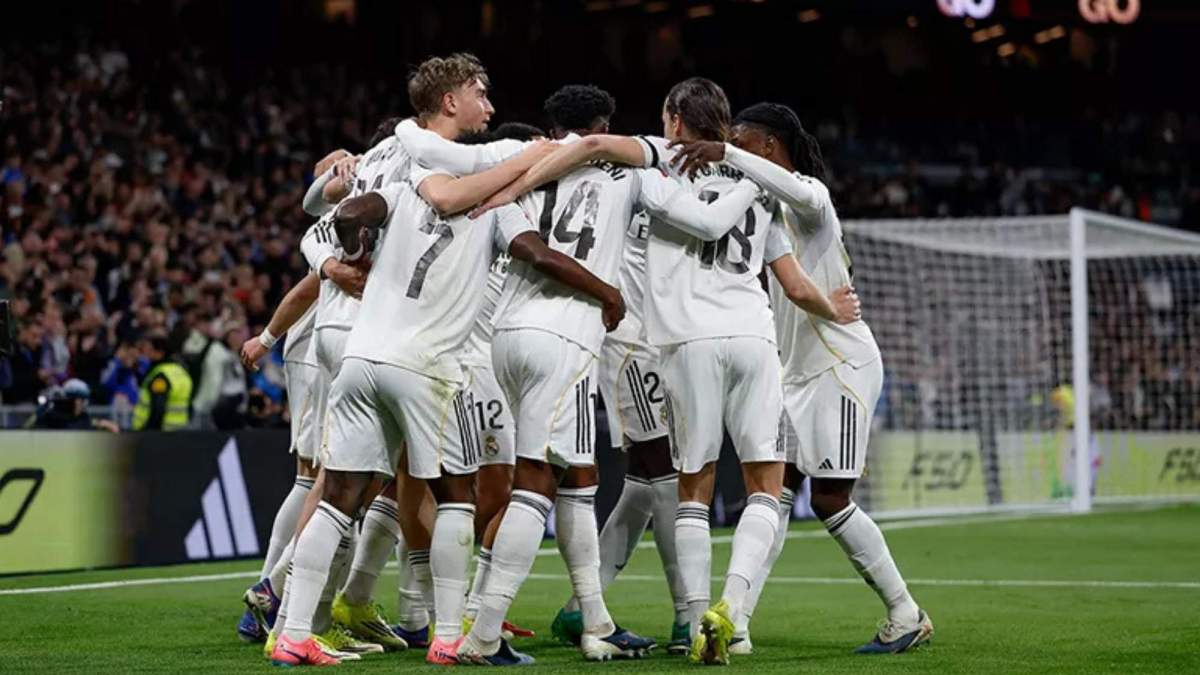 El equipo celebrando uno de los goles