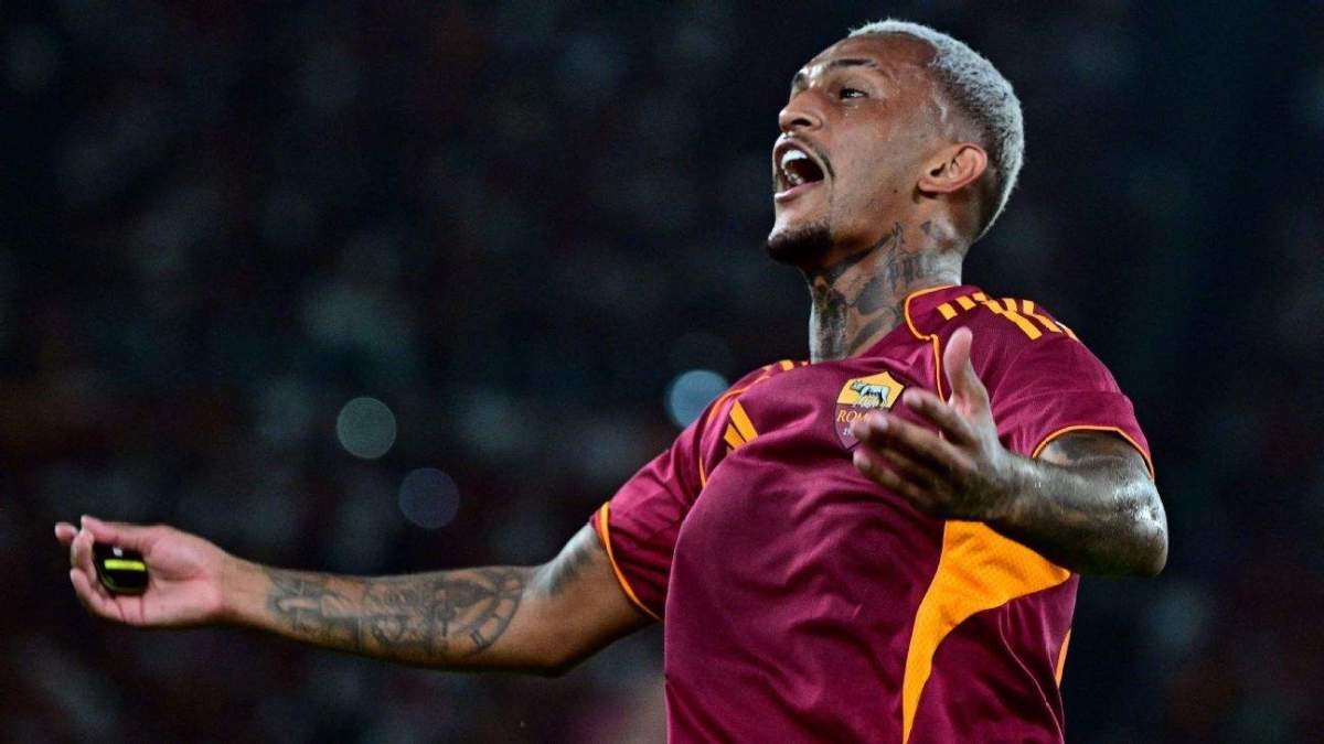 Wesley quejándose de una acción en un partido con la Roma. Wesley quejándose de una acción en un partido con la Roma.